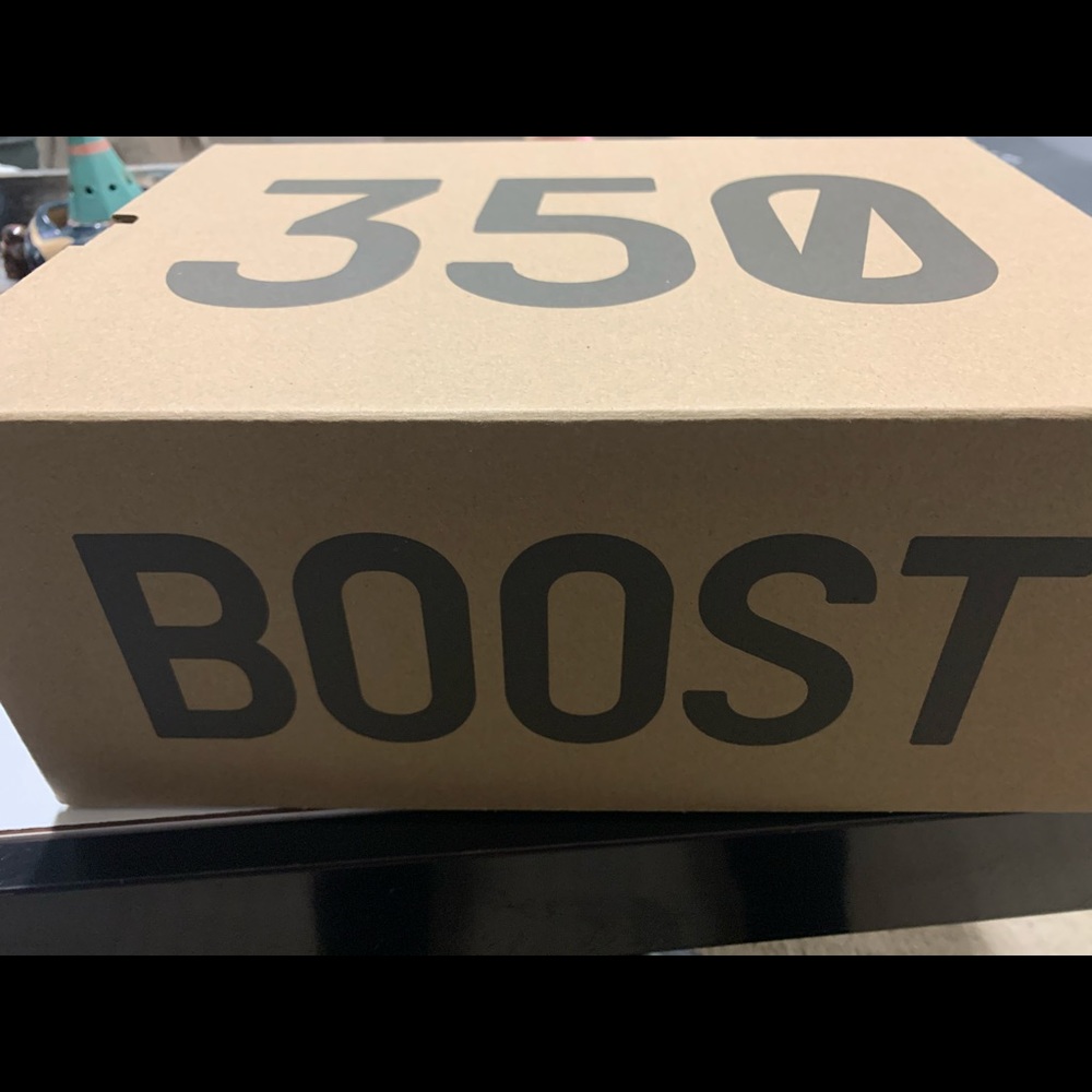 Yeezy Boost 350 Zebra size 4 1/2 men - Picture 2 of 8